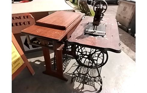 MACHINE A COUDRE SUR PIED