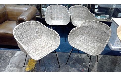 CHAISE EN ROTIN