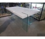 TABLE BLANCHE PIEDS VERRE