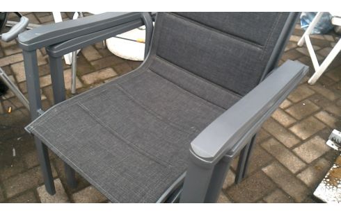 TUINSTOEL LOT VAN 2