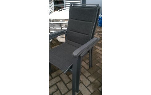TUINSTOEL LOT VAN 2