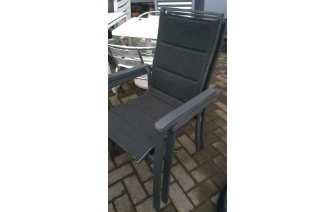 TUINSTOEL LOT VAN 2