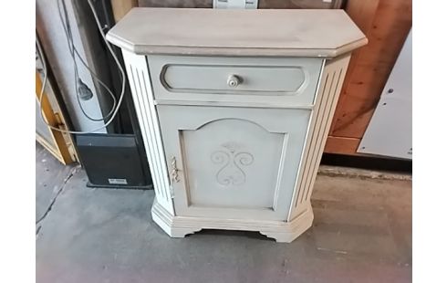 MEUBLE D'APPOINT CERUSÉ CRÈME CLE