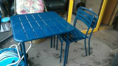 TABLE DE JARDIN +2 CHAISES (259€ NEUF)