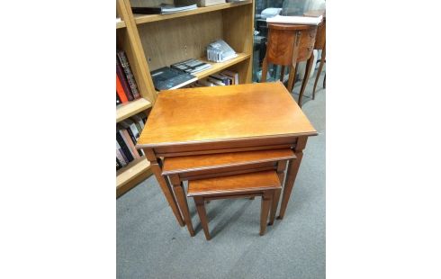 TABLES GIGOGNES MERISIER