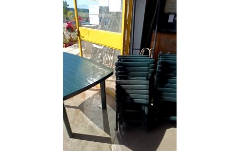 TABLE DE JARDIN +8 CHAISES RÉSINE VERTE