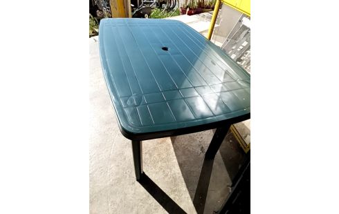 TABLE DE JARDIN +8 CHAISES RÉSINE VERTE