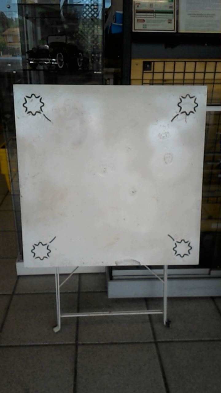 TABLE  PLIANTE EN  L'  ETAT
