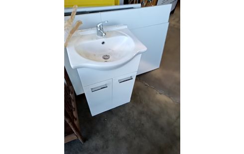 VASQUE AVEC MEUBLE