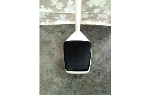 PESE PERSONNE BLANC METAL