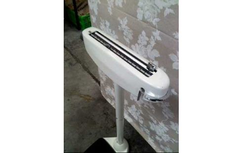 PESE PERSONNE BLANC METAL