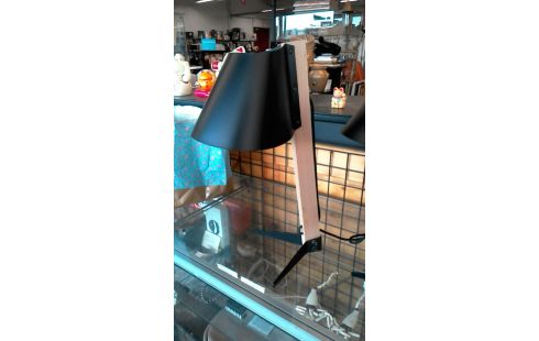 LÁMPARA DE SOBREMESA DISEÑO LA UNIDAD