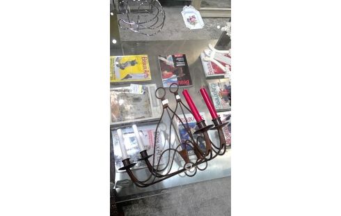 PAIRE D'APPLIQUES  EN MÉTAL