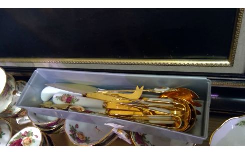 SERVICE A CAFE ET DESSERT ROYAL ALBERT