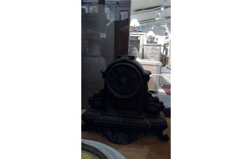 HORLOGE EN FONTE 