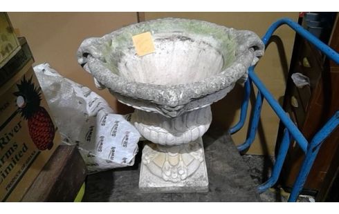 ELEMENTO PARA OCULTAR MACETAS ESTILO MEDICIS PIEDRA RECONSTITUIDA