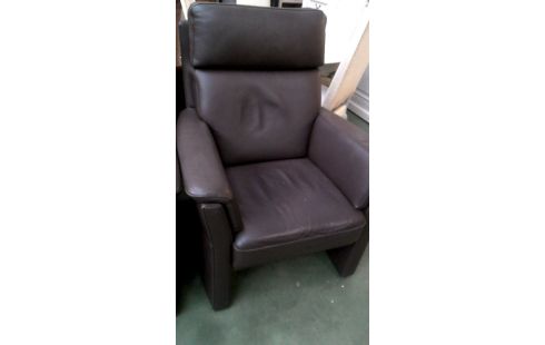SILLÓN DE CUERO CLUB PARDO CUERO LA UNIDAD
