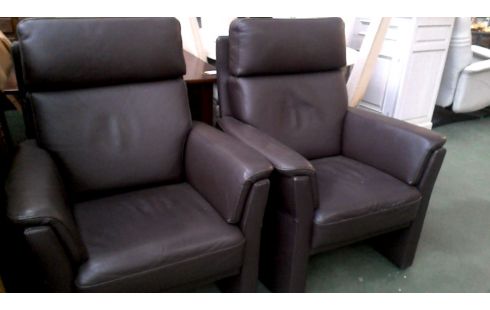 SILLÓN DE CUERO CLUB PARDO CUERO LA UNIDAD