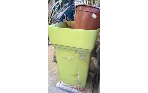 POT DE FLEURS VERT 