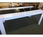 TABLE MODERNE BLANCHE ET NOIRE