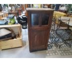 MEUBLE 1P SCULPTEE 2P VITREES