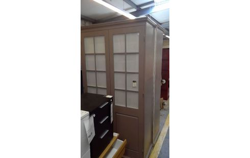KLEIDERSCHRANK 1