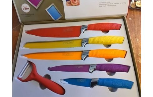 LOT DE 5 COUTEAUX +  ECONOME