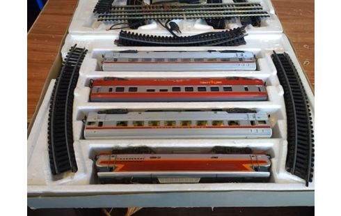 TRAIN JOUEF SUPER 8 (MANQUE QLQS PIECES)