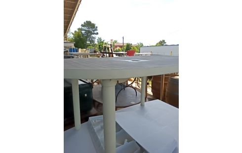 TABLE DE JARDIN PLASTIQUE