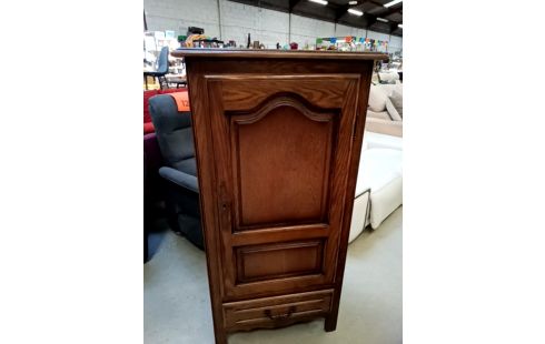 MEUBLE D'APPOINT STYLE CHÊNE CLE