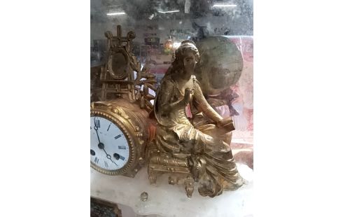 PENDULE RÉGULE DORÉ CLOCHE VERRE