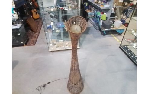 LAMPADAIRE TRESSÉ