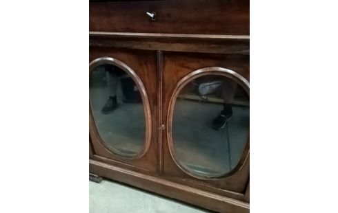 MEUBLE BAS PORTES MÉDAILLONS CLE