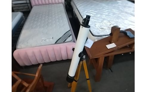 TELESCOPE SUR PIED