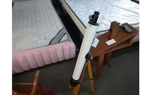 TELESCOPE SUR PIED