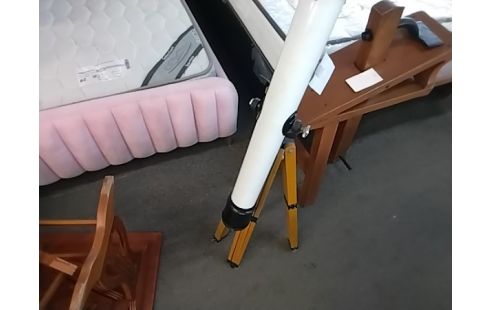 TELESCOPE SUR PIED