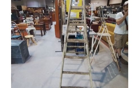 ESCABEAU EN BOIS