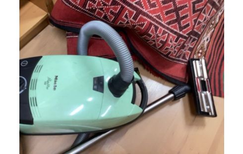 ASPIRATEUR MIELE VERT