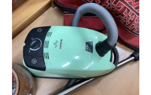 ASPIRATEUR MIELE VERT