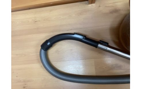 ASPIRATEUR MIELE VERT