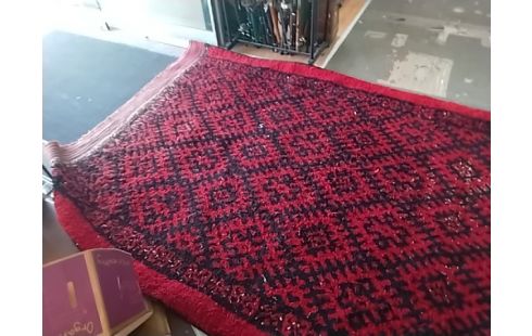 TAPIS POILS ROUGE 1M98/2M90
