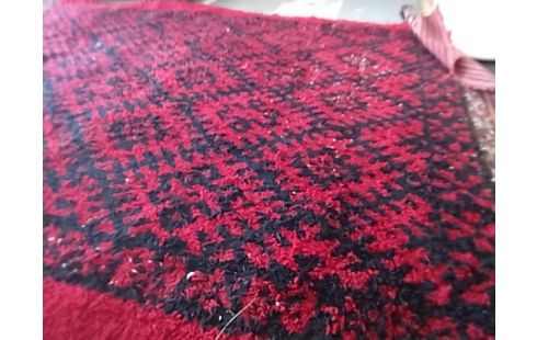 TAPIS POILS ROUGE 1M98/2M90