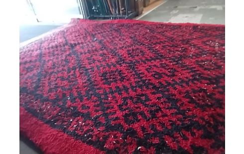 TAPIS POILS ROUGE 1M98/2M90