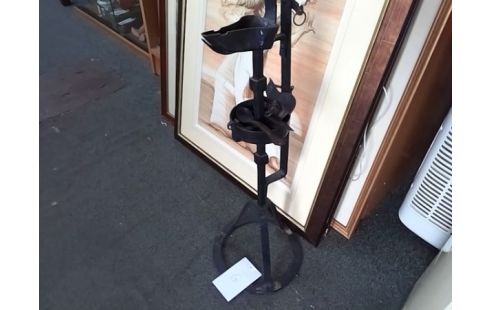 LAMPE A HUILE ANCIENNE EN FER