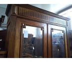 ARMOIRE 2P VITREES STYLE HENRI II (AVEC ETAGERES)