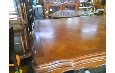 TABLE STYLE LOUIS XV AVEC ALLONGES INTERIEURES (RAYURES)