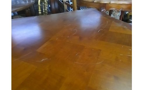 TABLE STYLE LOUIS XV AVEC ALLONGES INTERIEURES (RAYURES)
