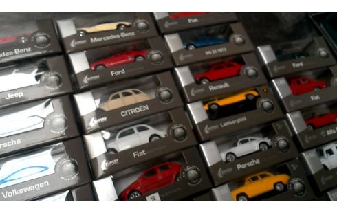 AUTO MINIATUUR 1/60