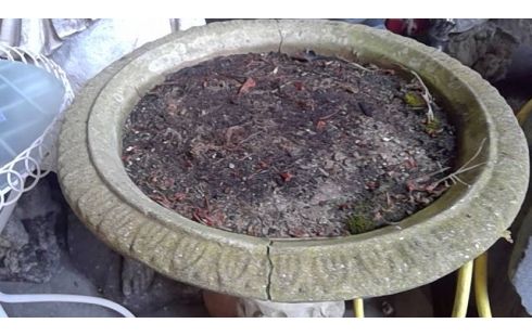 VASQUE SUR PIED  EN L ETAT