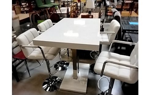 TABLE MANGE DEBOUT